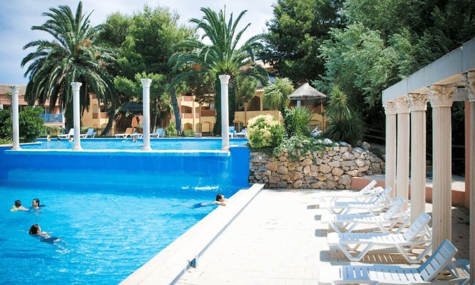 Les Hauts de Canet Apartamento | Pretty haven of peace with pool