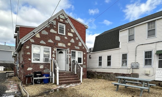 Manasquan Casa | 5 Minutes walking distance to beach! cozy, clean place to staying.