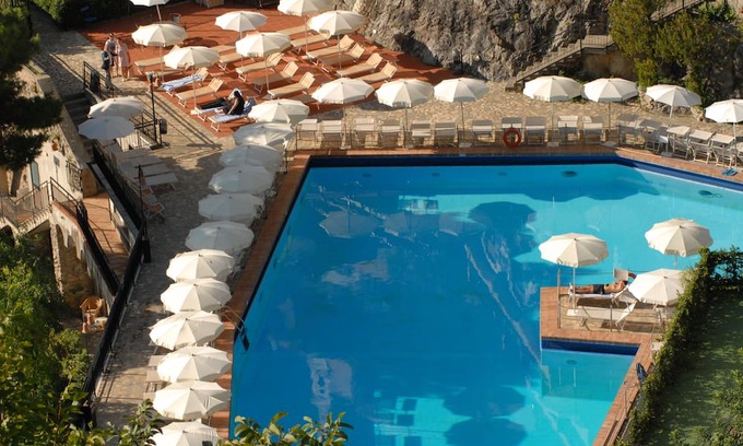 Chiesa Nuova Casa | Stanza Familiare in Hotel del Centro di Positano