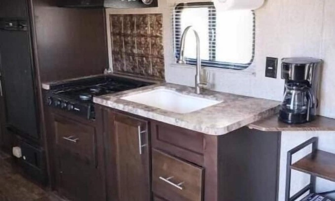 Newberry Springs Casa | Bookstore Trailer! Books and Cats!