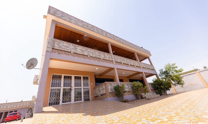 Tesano Villa | 15 minutes from the airport. very spacious and serene environment.