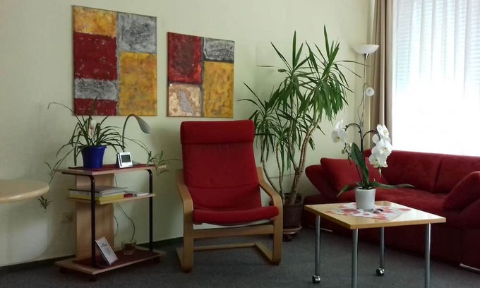 Langwasser Nordwest Apartamento | Studio Apartment 'Ferienwohnung Nahe Der Messe' with Balcony and Wi-Fi