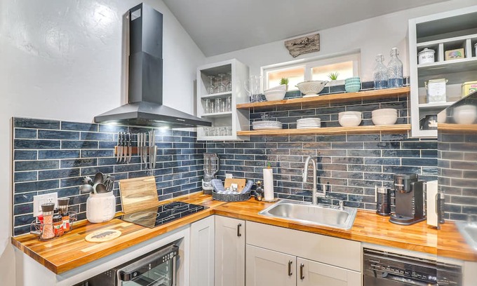 Lakeside Apartamento | Charming Lakeside Apartment: 2 Mi to Flathead Lake