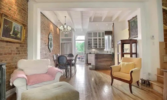 Little Burgundy Casa | 3 story victorian house with 2 private parkings