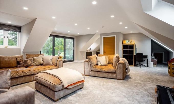 Wokingham Casa | Deluxe 5 Bedroom Berkshire Home