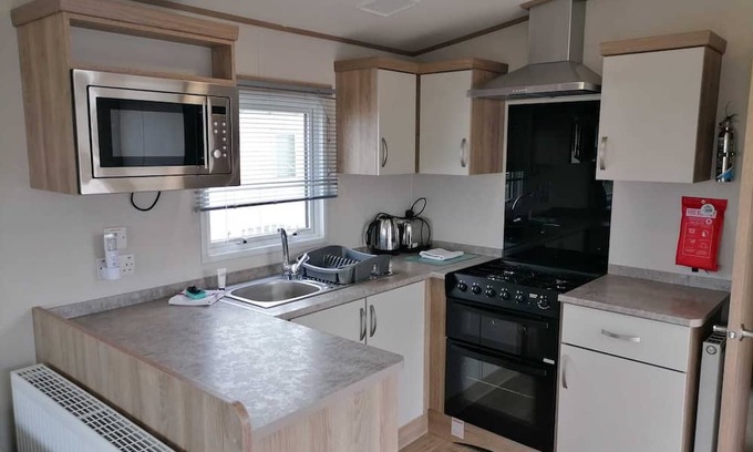 Dymchurch Casa | Ruby retreat - 2 bedroom with decking (D/F)