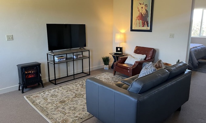 Mancos Apartamento | Valle Verde Guesthouse in the heart of Mancos Valley. Pets Welcome!