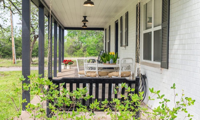 Greenville Cabaña | Family Farmhouse Situated on 6 acres