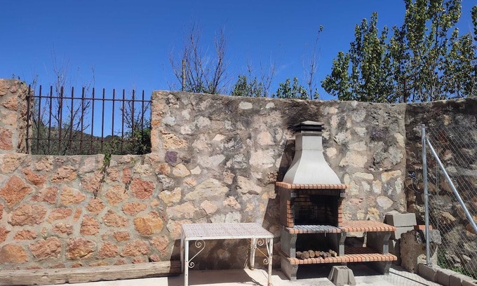 Cuenca Chalet De Esquí | Chalet con Barbacoa y Jacuzzi Para Disfrutar en Familia a 5 Minutos de Cuenca