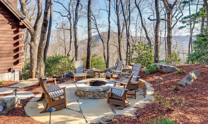 Burnsville Cabina | Burnsville Cabin - Deck, Fire Pit & Mountain Views