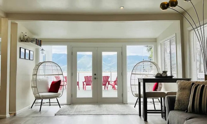 Lake Elsinore Casa | Peaceful Paradise Lake House / 7 bed / 12 guest