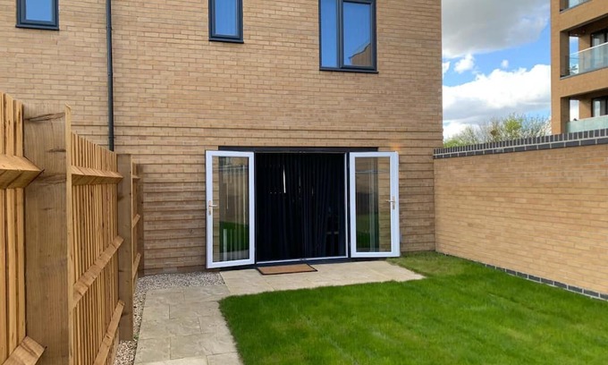 South Ockendon Casa | Brand New Entire 4 Bed House/Multiple Parking