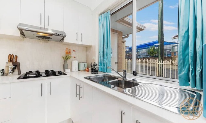Hurstville Casa | Hurstville 2Br Granny flat near Shopping & Train