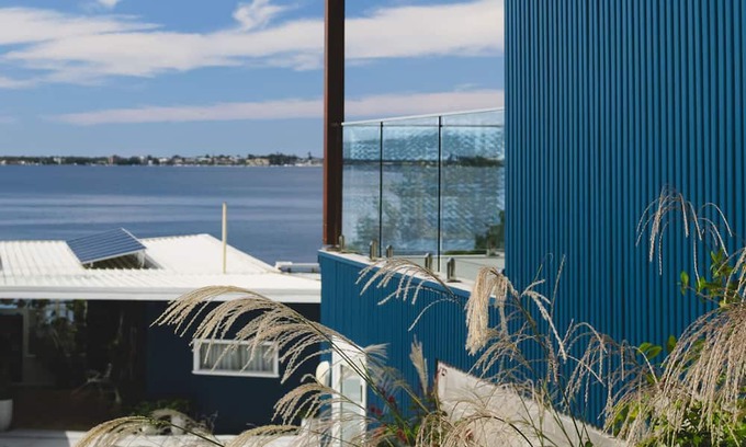 Lake Macquarie City Council Cabaña | Welcome to Blue Bungalow, a 2 bedroom cottage with waterfront access.