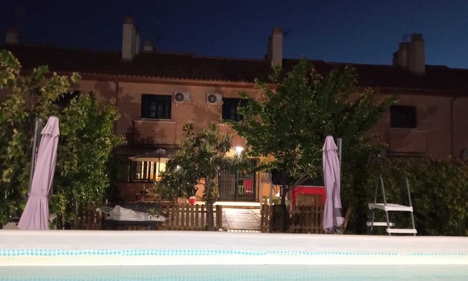 Cobisa Chalet De Esquí | Jimenpi Puig DU FOU a 9 Minutos del Parque Temático y a las Afuertas de Toledo
