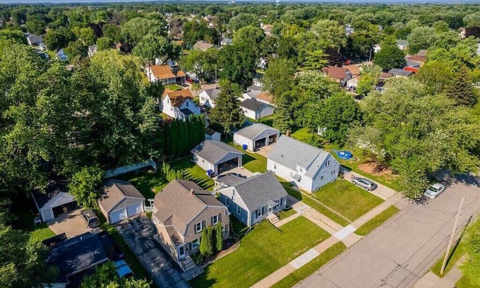 Appleton Casa | -Midtown Mainstay Sum