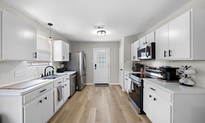 Tomball Casa | Tomball Modern Monthly Haven!