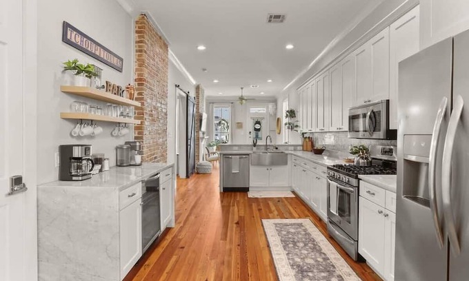 West Riverside Casa | Beautiful 3 bed 2 bath Home in Uptown New Orleans