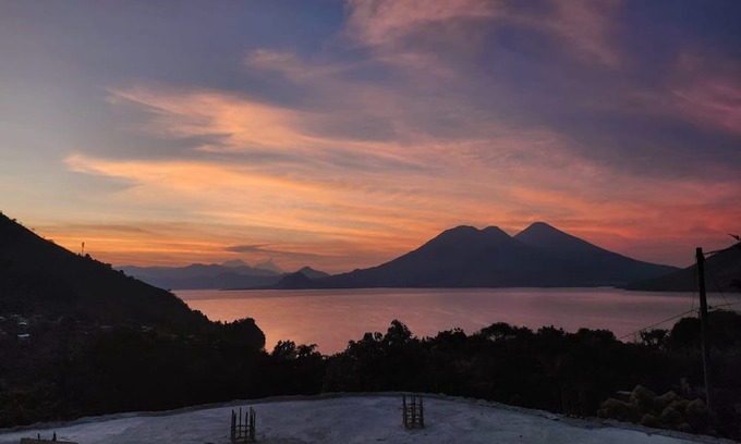 Pasajcap Casa | Starship InnerPrize -Villa with lake views! Yoga platform. Rooftop terrace..