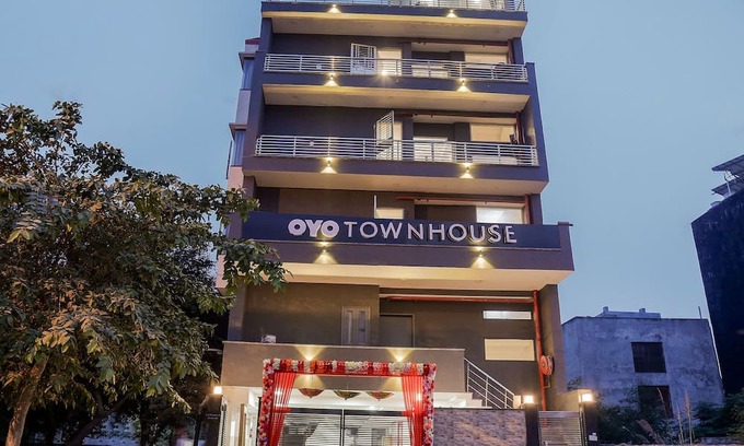 Rohini Hotel | Super Townhouse 1342 Blue saffron