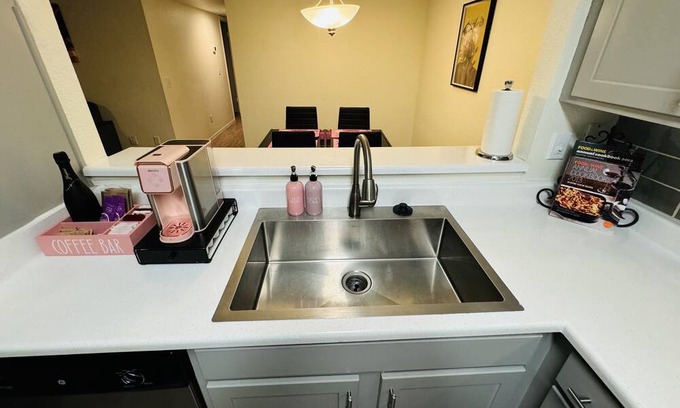 Paradise Apartamento | GNO House/9 mins to Strip/Complementary Champagne