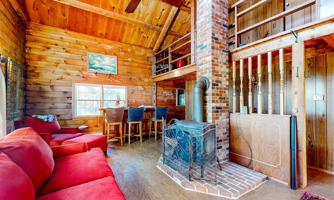 Corea Casa | Dog-friendly coastal retreat with stunning ocean views, wood stove, & large deck
