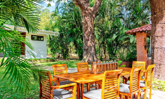 Liberia Otro | Farmhouse Retreat, Private Pool, amazing gardens