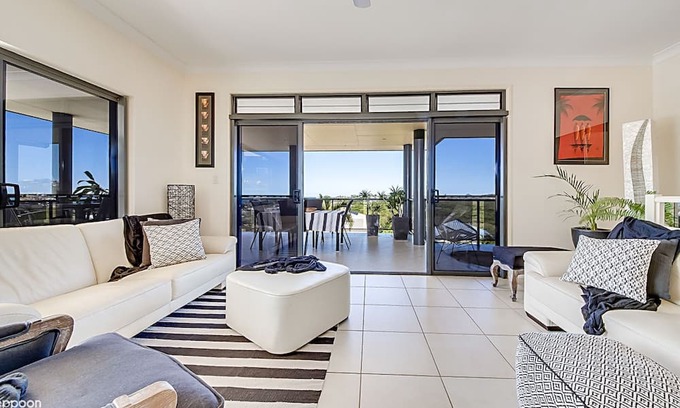 Yeppoon Casa | POOL WITH SEAVIEWS AND ENDLESS ENTERTAINING