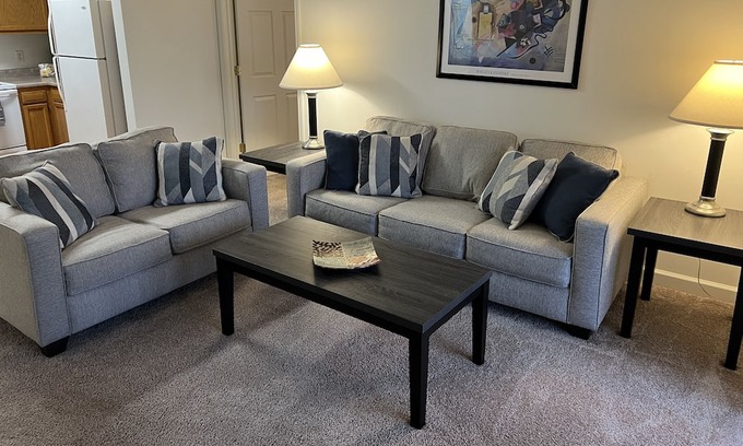 Troy Apartamento | Troy location! 2 bed 2 bath fully furnished with balcony!