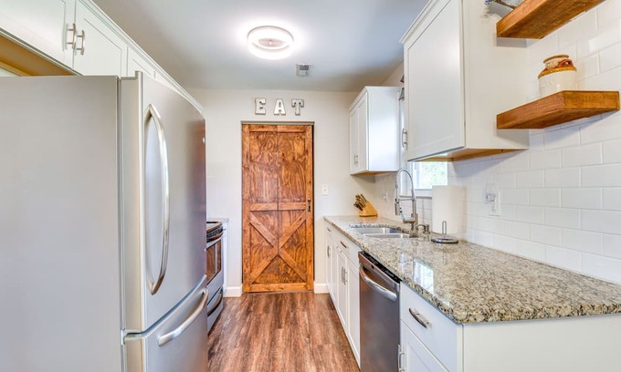 Clemson Cabaña | Dog-Friendly Clemson Cottage < 1 Mi to University!
