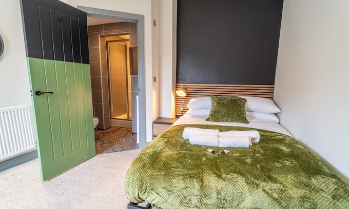 Beeston Apartamento | Modern work Retreat with Dedicated Workspace | Pass the Keys