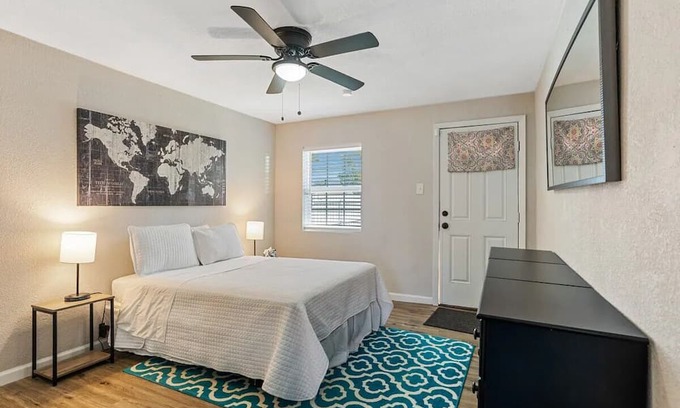 Cedar Crest Apartamento | Modern & Cozy 1BR haven-near Bishop Arts District