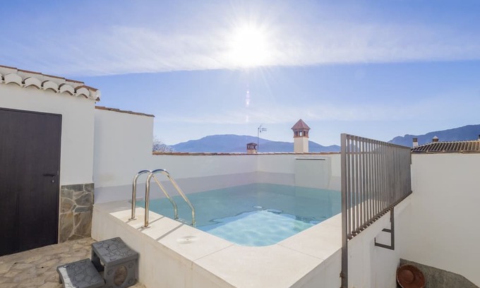 Zafarraya Cabaña | Cubo's La Casa de Tita Elvira 8 PAX / communal swimming pool / valley views