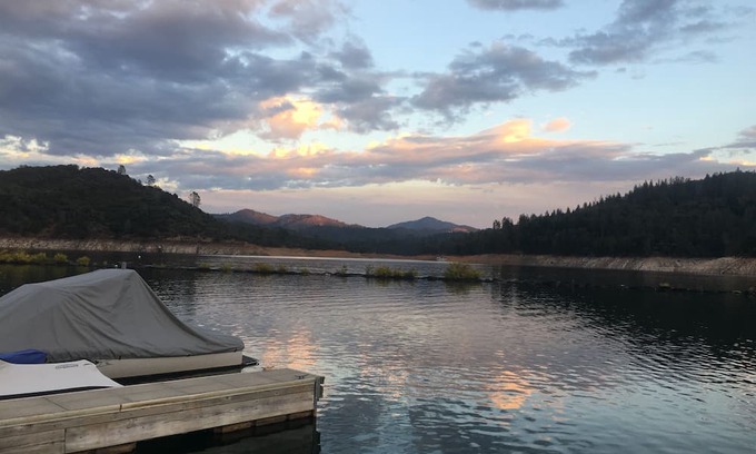 Lakehead-Lakeshore Casa | Cute Lakefront & Riverfront Home, Sleeps 8 - Shasta Lakeshore Retreat #11