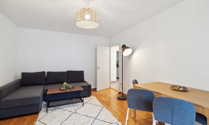 Wiedikon Apartamento | Small Apartment just 17 Mins from Zurich Center
