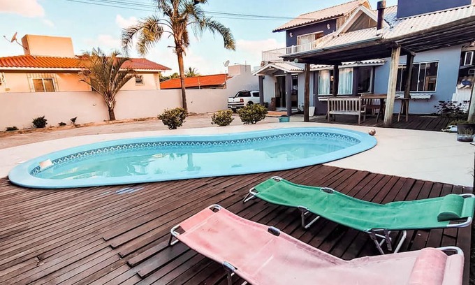 Ingleses Norte Chalet De Esquí | Chalé de Praia Charmoso e Aconchegante com Piscina