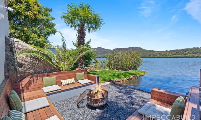 Central Coast Council Casa | Discover Your Riverside Retreat: Modern Comforts, Private Jetty, & Scenic Views!