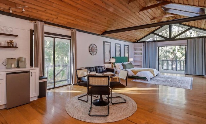 Kissimmee Cabina | Romantic Cabin w/ Balcony + Tub + Hammock + Grill