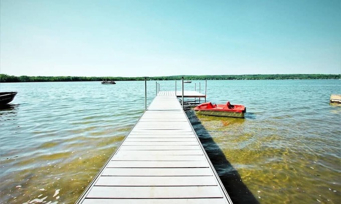 Springwater Cabaña | Orr Lake Waterfront|Firepit|Shallow Entry|Arcade