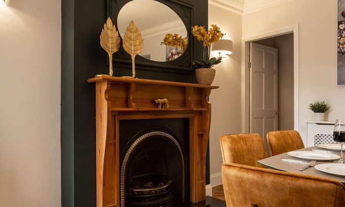 Coalville Casa | Ellistown Retreat - Stunning home with garden & private parking