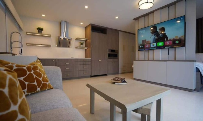 North Corals Apartamento | NEW Luxury Private Modern wPatio 1 Mi to Beach