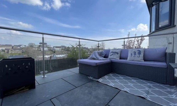 Bridgend Casa | Orchard Lodge - Coastal Retreat