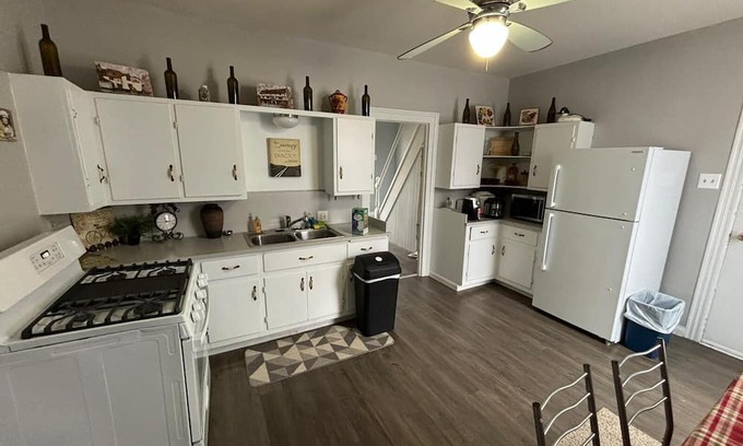 Saginaw Casa | The One Eared Rabbit-entire home in Saginaw