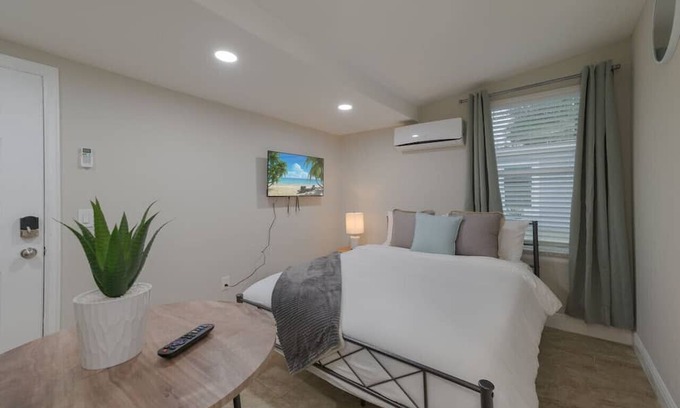 Azalea Park Casa | Comfy studio in Central Orlando