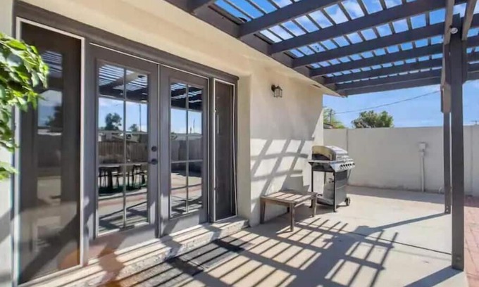 Cox Heights Casa | Old Town Family & Pet Friendly Jacuzzi King