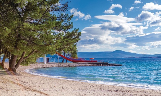 Smrika Casa | Enjoy your stay in this spacious and stylish house with pool and sea view.