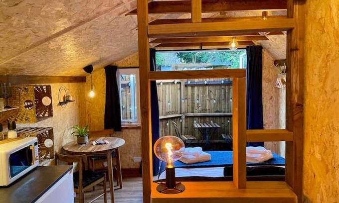 Old Malden Cabina | London & Surrey Cub House