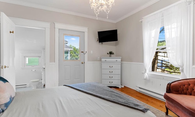 Moncton Apartamento | Studio 6 ~ 1 BDRM w/ Private Bath & Balcony