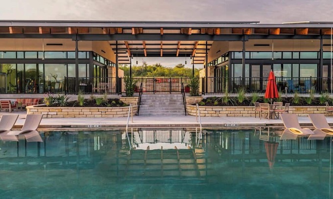 Manor Casa | Amenities of Austin minutes from Austin Bergstrom!