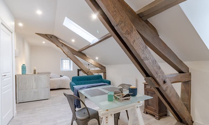 Perigueux Apartamento | Studio Apartment 'Appartement Bleu' with Wi-Fi